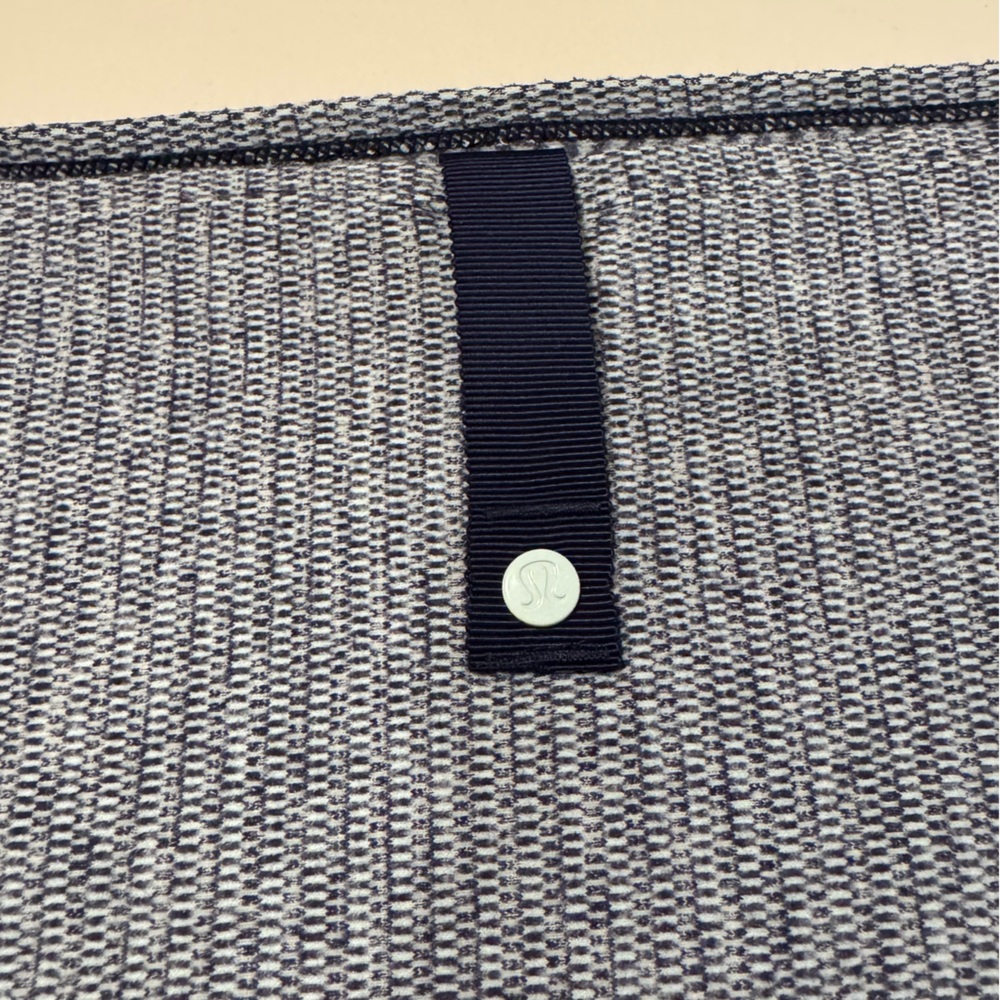 Lululemon Vinyasa Scarf - Picture 5 of 9